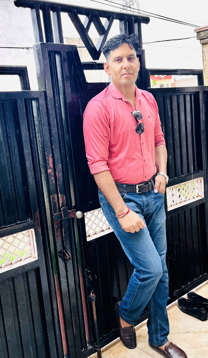 Dhanesh44535224's tweet photo. कभी #पहरा था एक दूसरे से मिलने पर
#कोविड
आज पता लगा है की एक दूजे से ,,
नज़रें मिलाना भी गुनाह हो गया है
#Eye_flu 😍😍
🙏राधे राधे 🙏सुप्रभात 🌹💞 https://t.co/VIA8zUGrAk