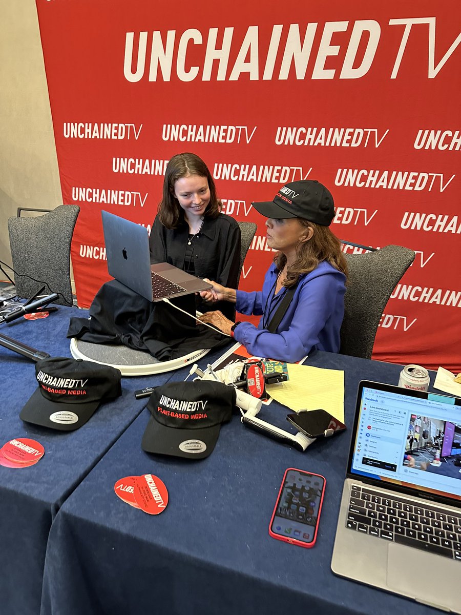 drcrystalheath's tweet photo. I don’t envy whoever has to update the Animal Ag Alliance activist web. Things about to get real complicated up in here. #avasummit @JessLReid @OurHonorVets @JVM
#vegan #animalrights #plantbased https://t.co/yVEBVcn7Mb