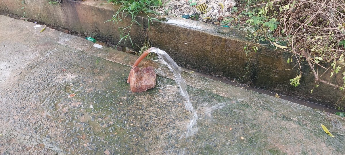 Soubhag23392696's tweet photo. Water is life but it wasted continuously. Rode side at Nilaberni Sahi, Deogarh. Please take necessary steps @Deogarhdistadmn @deogarhmncp https://t.co/9ORS1B79qP