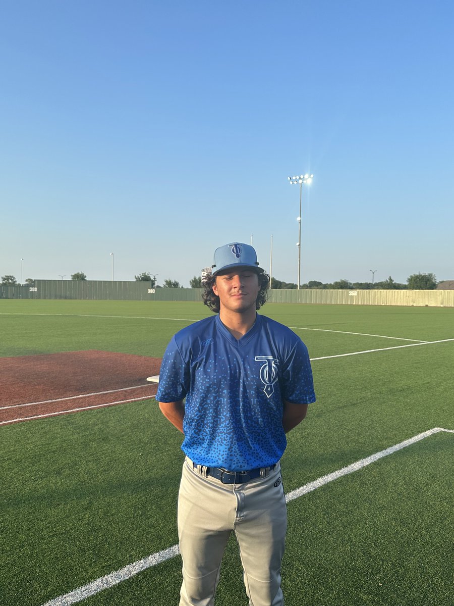 FiveToolTexas's tweet photo. F: @TEXAS_OILERS 17U Hamblin/Hanock 7, Offspeed Athletics Red 2
PoG: @levirozenblum24 3-4, 2B, RBI
Pitcher: @aidanone9 7 IP, 6K, 4H, ER, 2 BB
Hitter: @AhrensBraden 2-3, 2 2B, R https://t.co/Dmc8x9QTLy