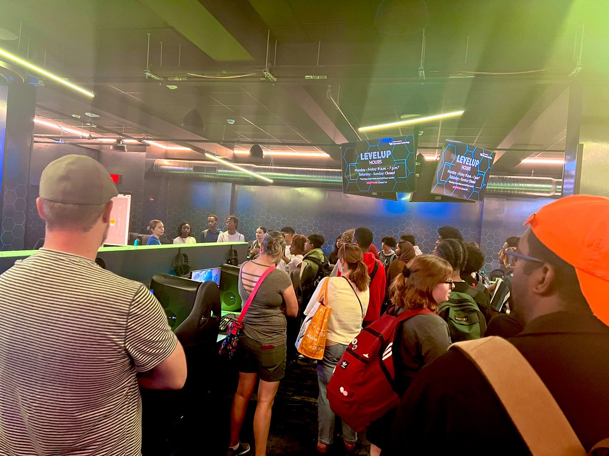 BPS_STLP's tweet photo. Today, our @Buffalo_Schools STLP interns visited @UBuffalo’s campus! We especially enjoyed seeing the Esports Level Up lounge, meeting with admissions, and touring the campus! #collegeexploration https://t.co/tFgCBmn3bd