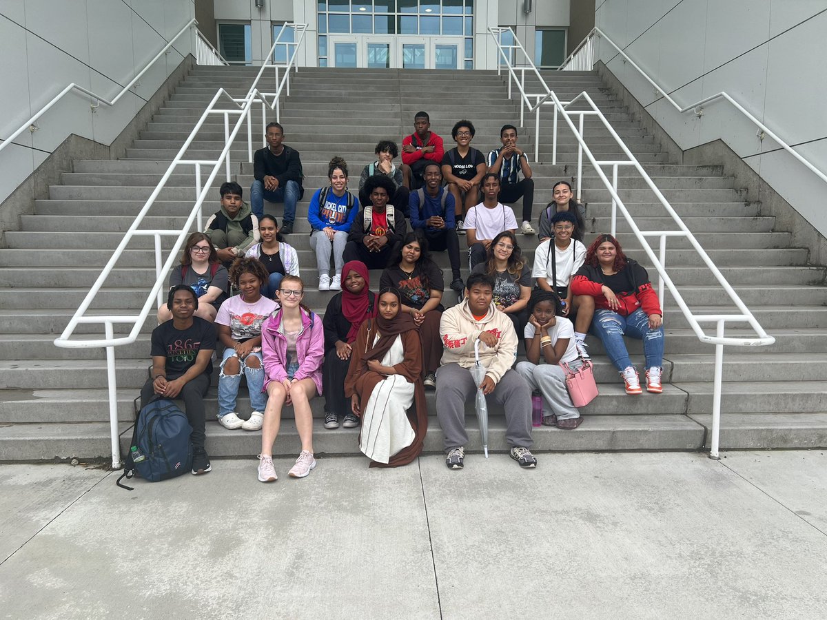 BPS_STLP's tweet photo. Today, our @Buffalo_Schools STLP interns visited @UBuffalo’s campus! We especially enjoyed seeing the Esports Level Up lounge, meeting with admissions, and touring the campus! #collegeexploration https://t.co/tFgCBmn3bd