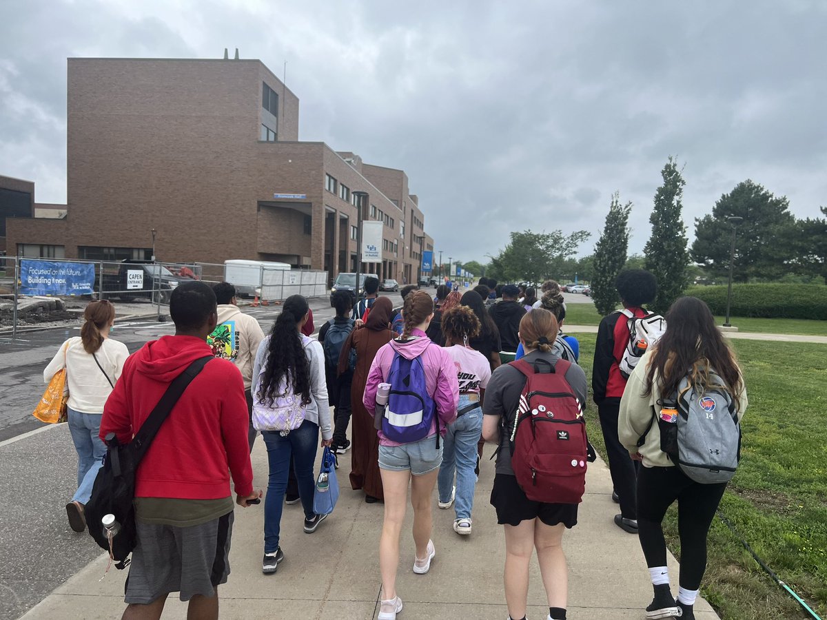 BPS_STLP's tweet photo. Today, our @Buffalo_Schools STLP interns visited @UBuffalo’s campus! We especially enjoyed seeing the Esports Level Up lounge, meeting with admissions, and touring the campus! #collegeexploration https://t.co/tFgCBmn3bd