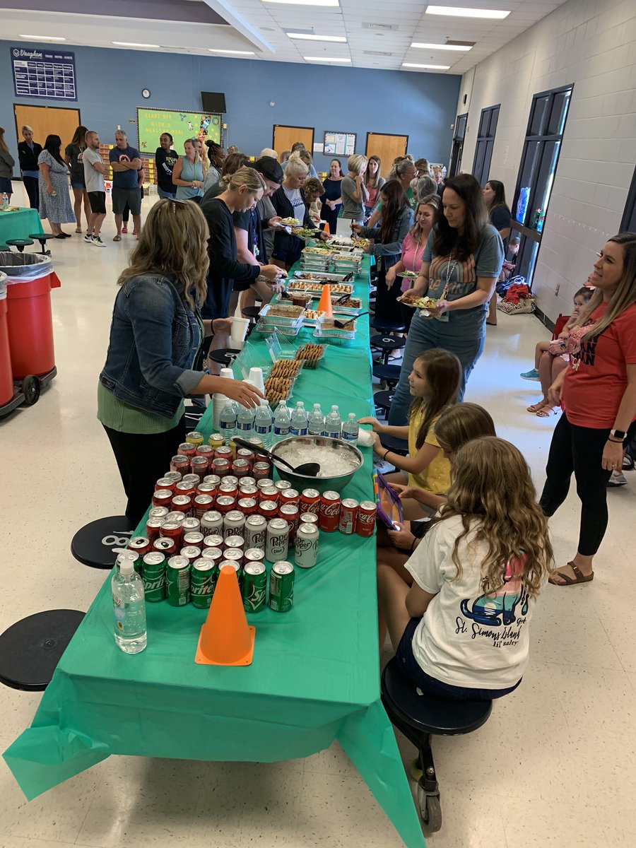 VaughanRockets's tweet photo. Thank you @VaughanPTSA for treating us to a wonderful lunch &amp; for our awesome new shirts! #SOARon https://t.co/CepeVjJslw