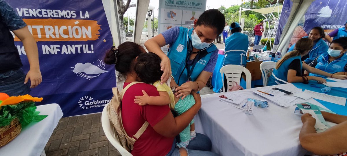 #Samborondón | Directora Distrital <a href="/RuthQuinteroSa1/">Ruth Quintero Sanchez</a> junto al personal de <a href="/Salud_Ec/">Ministerio de Salud Pública 🇪🇨</a> participa de las Caravana #InfanciaconFuturo", coordinación con <a href="/InfanciaEc/">Ecuador Crece Sin Desnutrición Infantil 🇪🇨</a> socializando el paquete priorizado para las embarazadas🤰 y madres con niños de hasta 2 años.