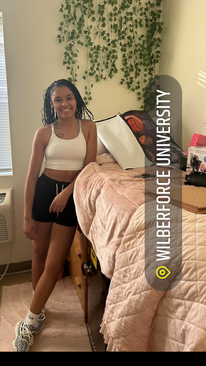 nursejamielynn's tweet photo. SO PROUD OF YOUU @Derranaea0 🗣️my College students\athlete 🏀#dropoffday
#WilberforceUniversity💚💛 https://t.co/eNxBPOCE8y