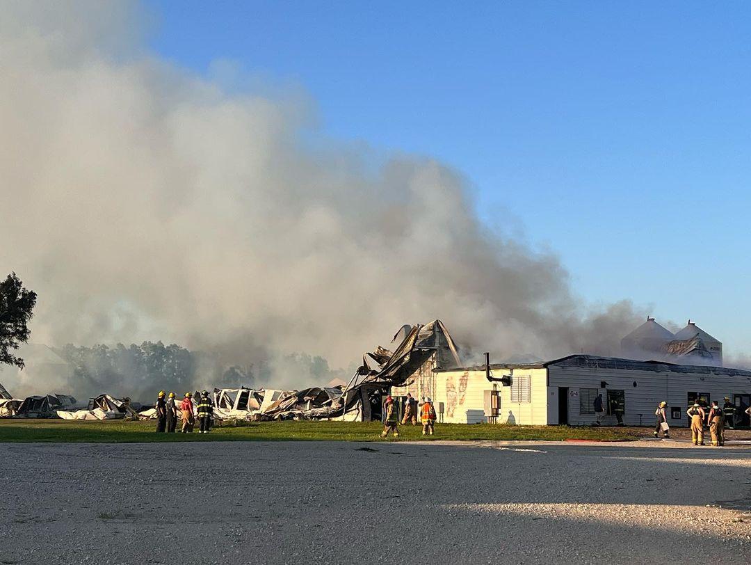 SLTimes's tweet photo. UPDATE:
Smoke has gone down. Firefighters are still on scene. https://t.co/nNPxxzDBL6