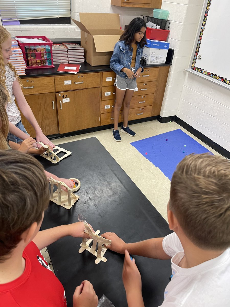 efigenioscience's tweet photo. We had a great week in Bolt Blast as students built catapults and launched them at the target. So many great designs! @SRMS_Official https://t.co/kL9eMSjbkY