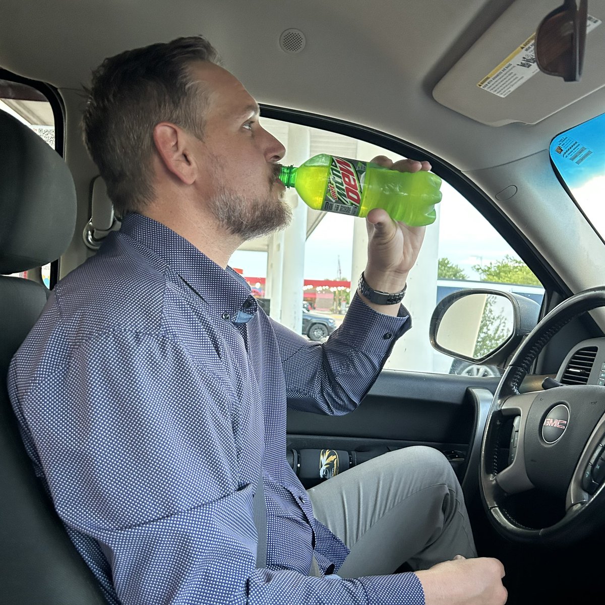 Kroll_Rob's tweet image. Wilson does the gas. Dad does The Dew! #Gallons4Growth @Foundation4SPS #SupportSPS