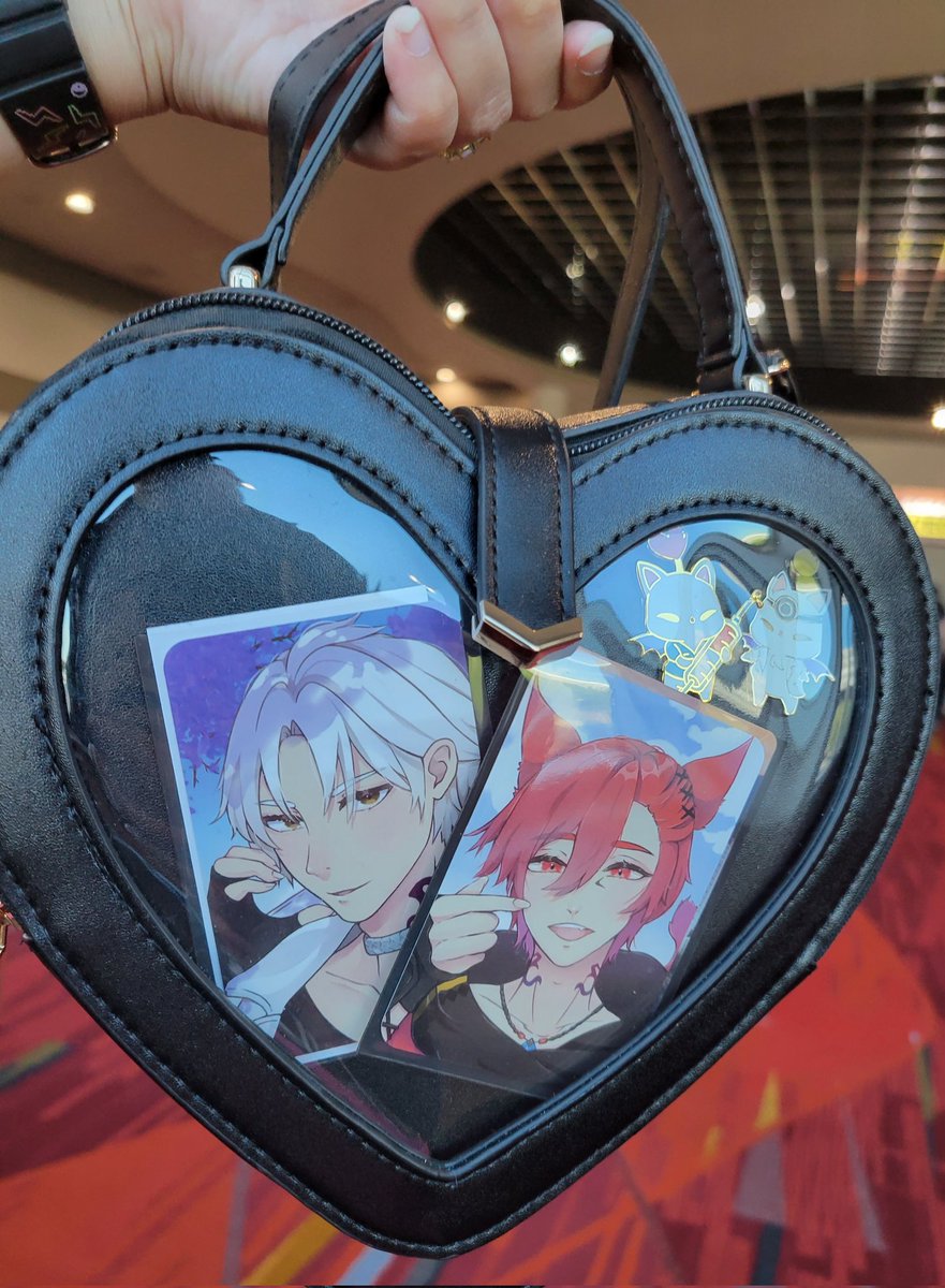 KiseuArt's tweet photo. Duty Commenced!
Giving away Photocards at #FanFest in Las Vegas #FFXIV https://t.co/giypTQ2LE3