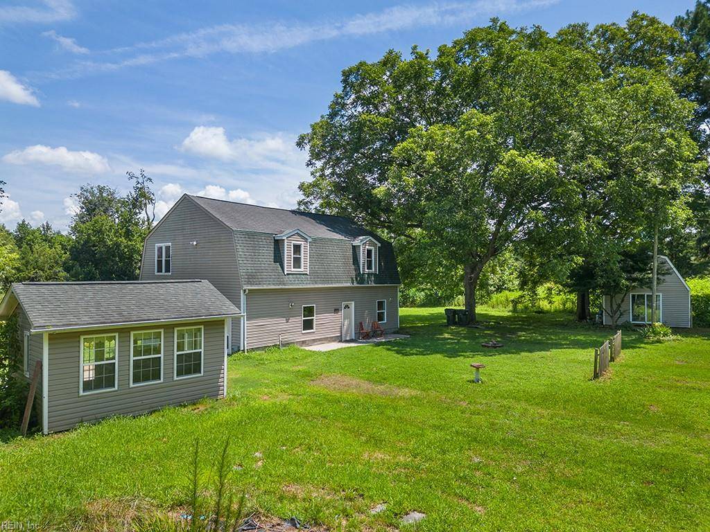 MilSpouseRealto's tweet photo. Check out this CUUUUUTTE farmette out in Suffolk!!  If you'd like a private showing of it let me know!!

9278 New RD, Suffolk, VA 23437 just hit the market!
Take a look at this awesome space: https://t.co/KG1e7Ft4yP https://t.co/lfUduKkl0Q