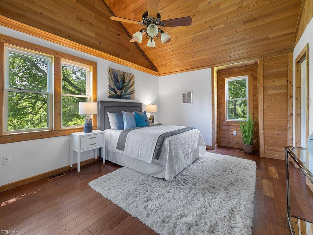 MilSpouseRealto's tweet photo. Check out this CUUUUUTTE farmette out in Suffolk!!  If you'd like a private showing of it let me know!!

9278 New RD, Suffolk, VA 23437 just hit the market!
Take a look at this awesome space: https://t.co/KG1e7Ft4yP https://t.co/lfUduKkl0Q