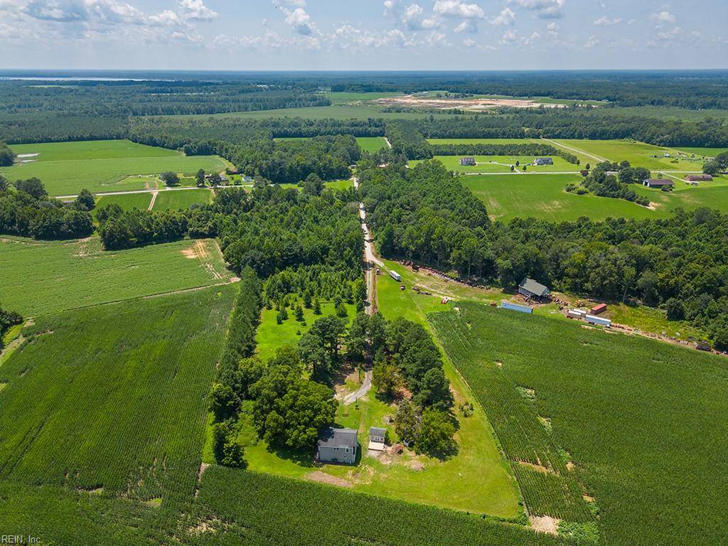MilSpouseRealto's tweet photo. Check out this CUUUUUTTE farmette out in Suffolk!!  If you'd like a private showing of it let me know!!

9278 New RD, Suffolk, VA 23437 just hit the market!
Take a look at this awesome space: https://t.co/KG1e7Ft4yP https://t.co/lfUduKkl0Q