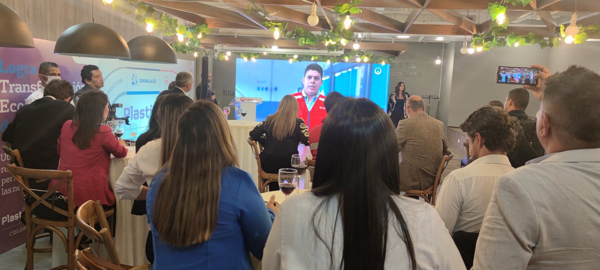 Corresponsables's tweet photo. #AEsraHora lanzamiento de la iniciativa de Transformación ecológica de los plásticos a través de la red global #PlastiLoop de @Veolia_Co
#FelizJueves
#FelizJuevesParaTodos
#FelizJuevesATodos https://t.co/fj8Uof4EMn