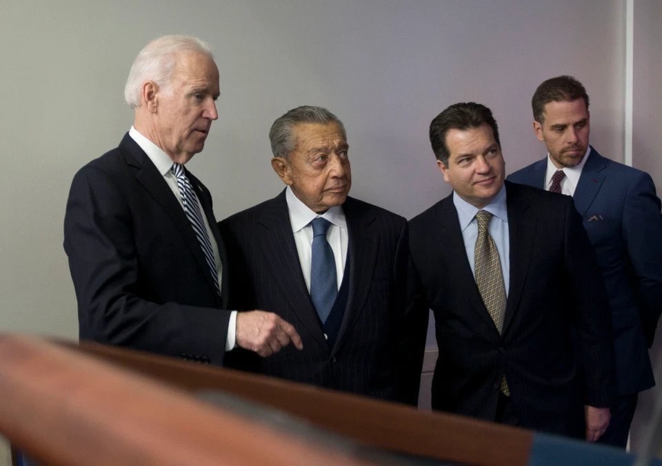 KanekoaTheGreat's tweet photo. 🚨Vice President Joe Biden meeting Hunter Biden's foreign business partners.

November 2010: Joe Biden had a sit-down meeting with Eric Schwerin - the president of Hunter's private equity firm - in the West Wing.

November 2011: Joe Biden met with Chris Heinz — a co-founder of Hunter’s private equity firm — in the West Wing.

March 2012: Joe Biden met with Andres Pastrana Arango — the former president of Colombia who Hunter was doing business with — at his personal residence.

December 2013: Hunter flew with Joe Biden aboard Air Force Two to China, where he introduced him to Jonathan Li, a Chinese businessman.

February 2014: Joe Biden had lunch with Hunter and two of Hunter’s Mexican business partners and was pictured giving them a tour of the White House.

April 2014: Joe Biden met with Devon Archer — another co-founder of Hunter’s private equity firm — in the White House a week before Archer joined the board of Burisma.

June 2014: Joe Biden met Manuel Estrella — Hunter’s Latin American business associate. After the meeting, Estrella emailed Hunter: “Hunter, I just met your father! So exciting!” Hunter replied: “I'm glad it all finally came together.”

August 2014: Pictures show Joe Biden golfing with his son, Hunter, and Devon Archer while they were both serving on the Burisma board.

April 2015: Joe Biden attended a dinner in Washington, D.C., with Hunter’s business partners from Russia, Ukraine, and Kazakhstan.

November 2015: Joe Biden hosted his son’s Mexican business partners — Carlos Slim, Miguel Aleman Velasco, and Miguel Aleman Magnani — at his personal residence.

February 2016: Biden flew Hunter and Jeff Cooper — a family business partner — to Mexico City for a business trip aboard Air Force Two.

May 2016: Joe Biden met with Eric Schwerin — the former head of Hunter’s private equity firm — for dinner in Washington, D.C.

September 2016: Joe Biden attended a fundraiser for Francis Person — a business associate of Hunter’s and a former advisor in Biden’s VP office.

May 2017: Joe Biden met with family business partner Tony Bobulinski TWICE.

June 2018: Joe Biden texted Hunter saying that he was with Jeff Cooper — a family business partner — and that Cooper wanted to “do some work” with him.

Photos, emails, text messages, and White House visitor logs CONFIRM these meetings took place. It’s not up for debate.

So why did Joe Biden lie?