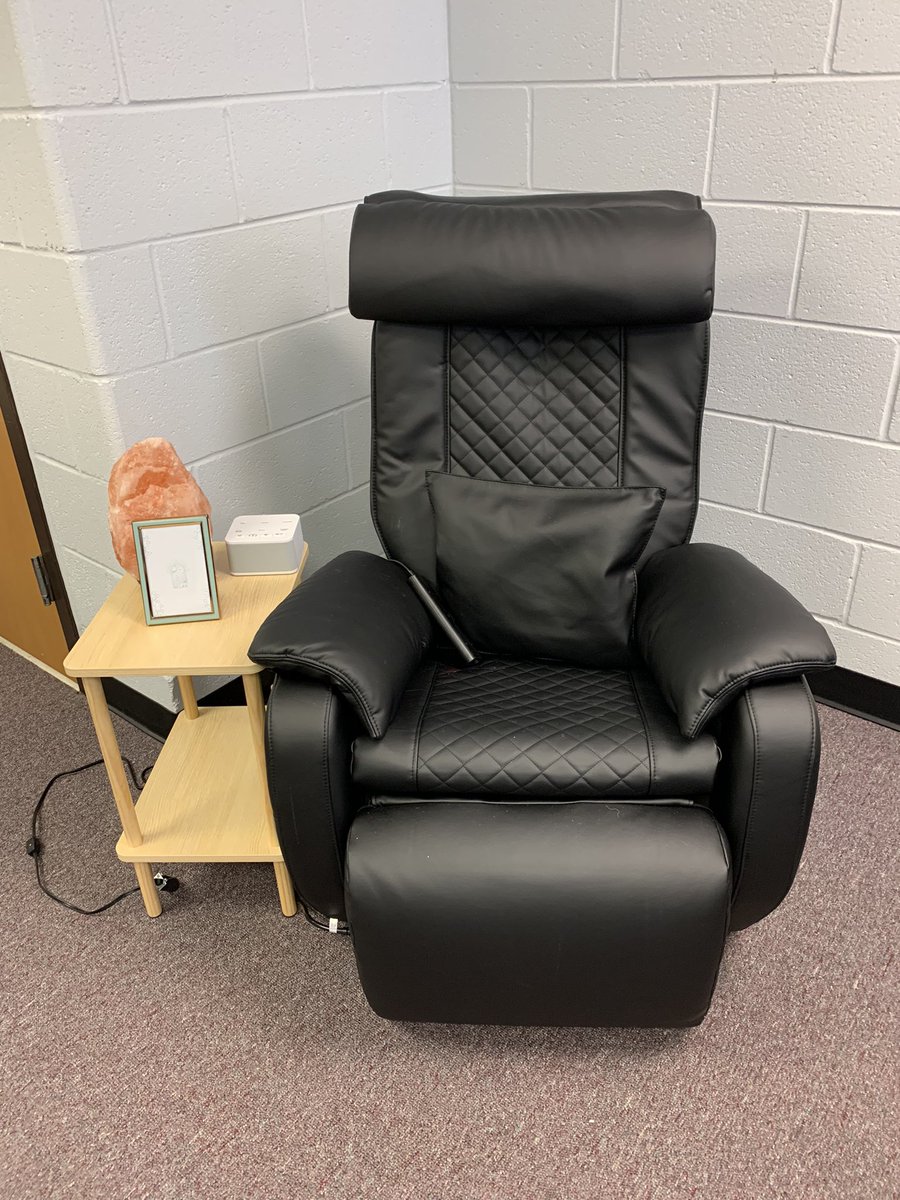 VaughanRockets's tweet image. What’s a “Rocket Retreat?” The BEST staff lounge on the planet! Workout gear, relaxing lounge area, inviting work space, &amp;amp; massage chair w/ a sound machine!! THANK YOU @VaughanPTSA &amp;amp; Vaughan Foundation for this wonderful treat! The best place to teach, lead, &amp;amp; learn! @CobbSchools