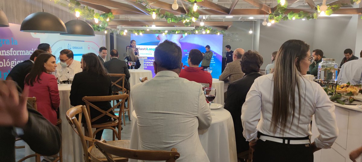 RedexpertosCyS's tweet photo. #AEsraHora lanzamiento de la iniciativa de Transformación ecológica de los plásticos a través de la red global #PlastiLoop de @Veolia_Co
#FelizJueves
#FelizJuevesParaTodos
#FelizJuevesATodos https://t.co/822ASIBdrD