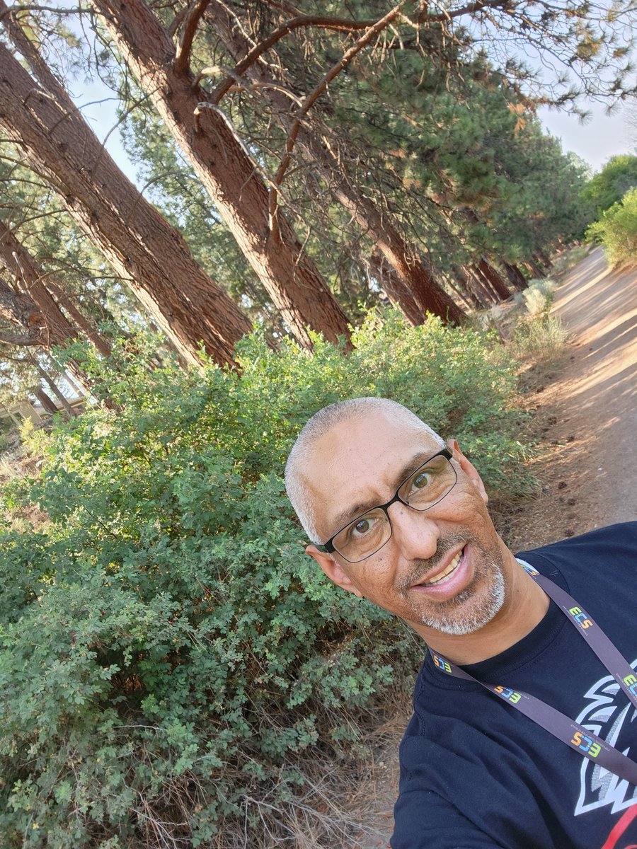 JoseLSilvaSmith's tweet image. Day 5 @osu_cascades for the @exploringcs PD. Exploring Bend, Oregon! โค๏ธ๐๐ #TISDProud #exploringcs