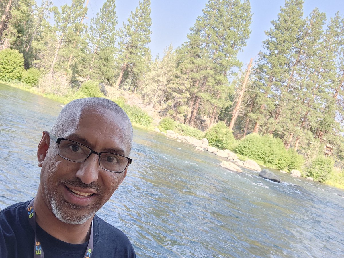 JoseLSilvaSmith's tweet image. Day 5 @osu_cascades for the @exploringcs PD. Exploring Bend, Oregon! โค๏ธ๐๐ #TISDProud #exploringcs