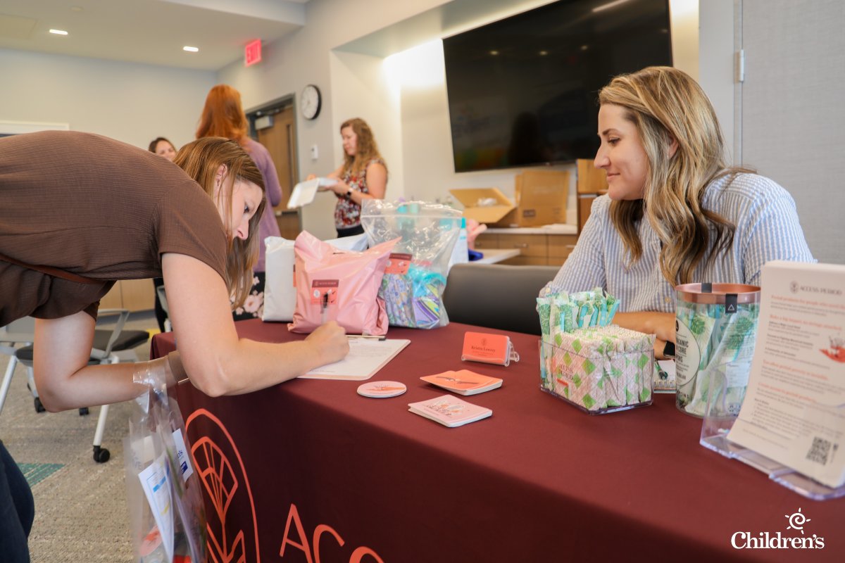 ChildrensNE's tweet photo. Thank you to the 19 local nonprofits that participated in our first BeInvolved Community Organization Fair! Children's team members were able to meet local nonprofits, register for volunteer opportunities and learn more about available community resources. https://t.co/0s1FZxIwxI