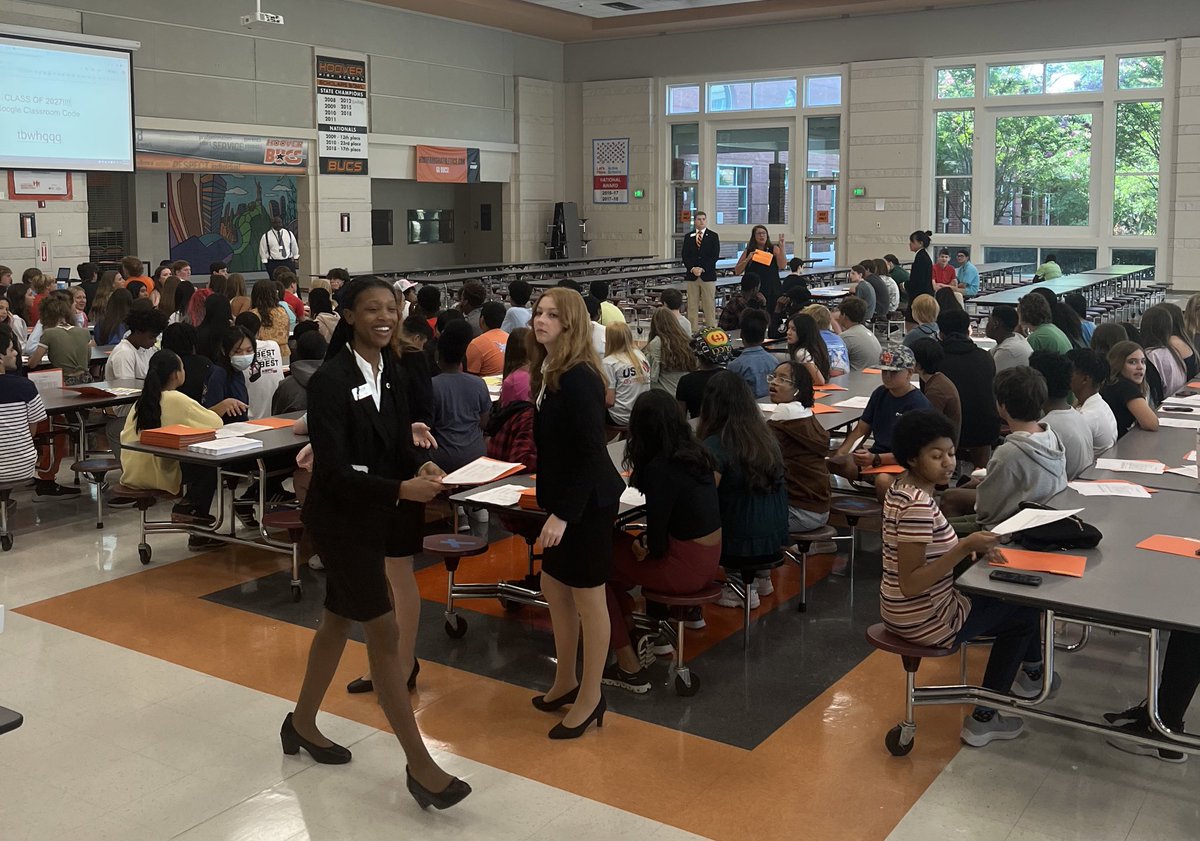 Jennifer_Hogan's tweet photo. Loved getting to meet our new members of the class of 2027 today. Our Ambassadors were incredible hosts, along with all the faculty & staff who made the day terrific for everyone! #HooverBUCS #HCSstrong #HHSclassof2027 #onceabuc https://t.co/QnxgQN8cEk