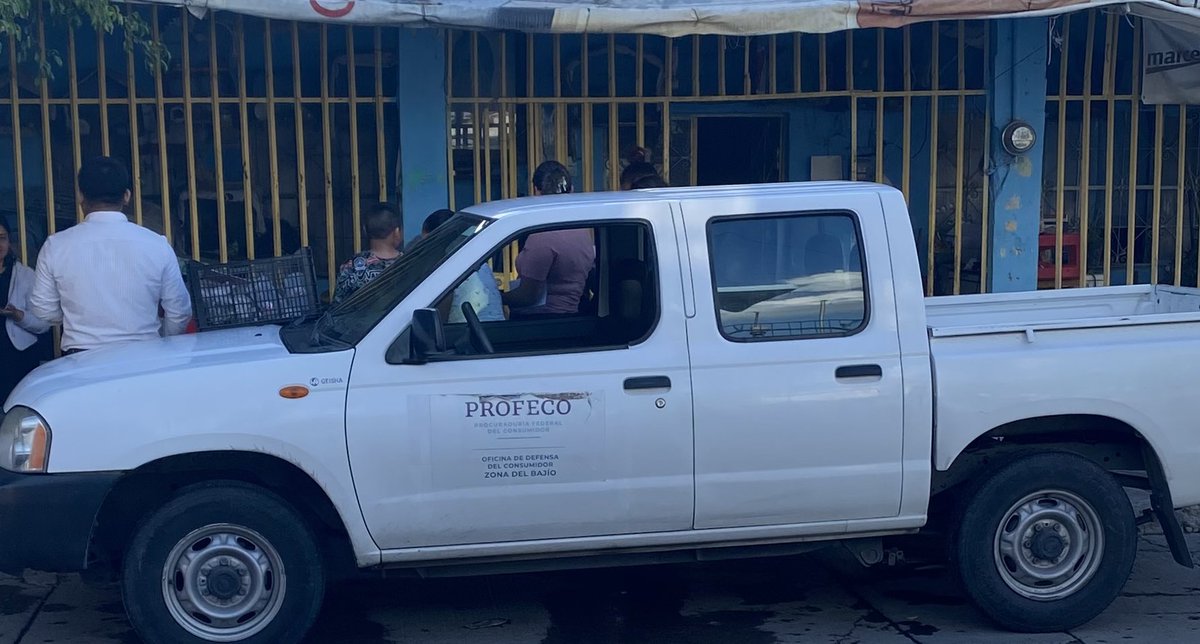 Carlos_APV's tweet photo. @Profeco desde cuándo tu gente reparte cosas? @SheffieldGto @CiroGomezL @lopezdoriga https://t.co/2FOAF9Dd9F
