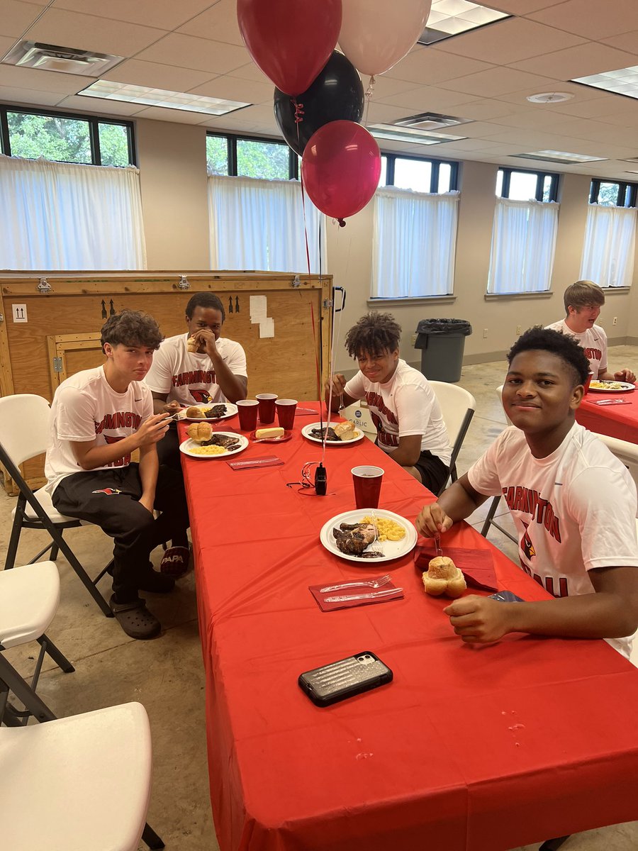 Great night <a href="/Airways_Freight/">AirwaysFreightCorp</a> with the <a href="/Farm_Cardinals/">Farmington_Football</a> for our summer finale dinner. Thank you to our outstanding parent group for organizing, cooking, setting up, and supporting us as we get set for training camp.