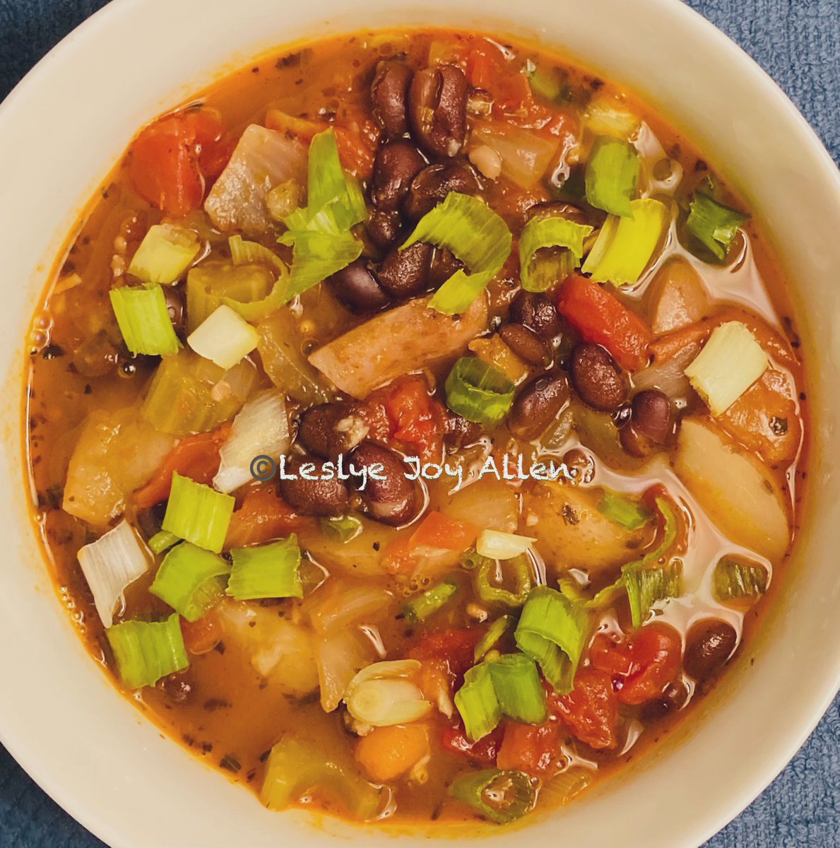 LeslyeJoyAllen's tweet photo. #BlackBeans, #RedPotatoes, #Carrots, #DicedTomatoes, #WhiteOnions #Soup in #ChickenStock, garnished with #GreenOnions. You can increase your #Vegetable intake to 8 - 9 servings a day with just a few bowls of #HomemadeVegetableSoup! https://t.co/C15Aauycxn