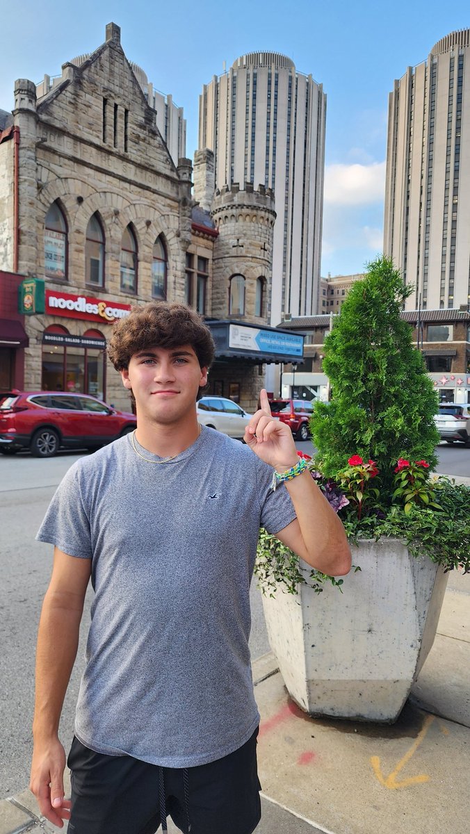 eliezrah's tweet photo. Walking around campus the night before Panther Connect (the overnight orientation for incoming freshmen.) @SethKlein11 @pittadmissions @PittTweet #Pitt2027 #PittMom #PittBound https://t.co/1xfRED6T01