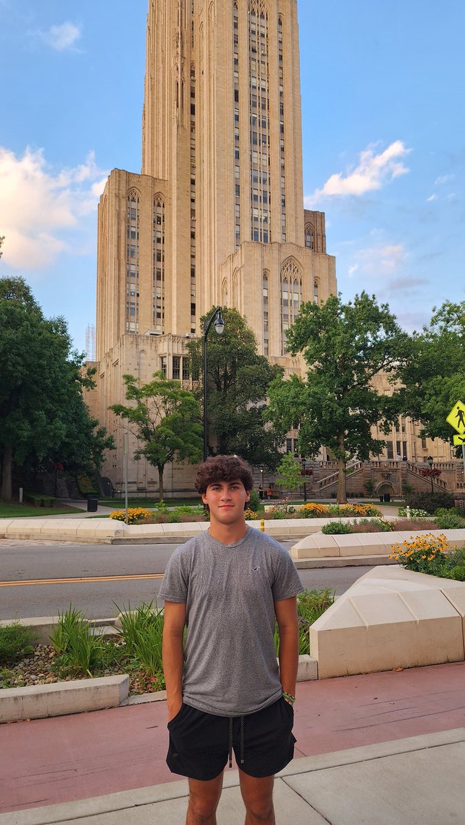 eliezrah's tweet photo. Walking around campus the night before Panther Connect (the overnight orientation for incoming freshmen.) @SethKlein11 @pittadmissions @PittTweet #Pitt2027 #PittMom #PittBound https://t.co/1xfRED6T01