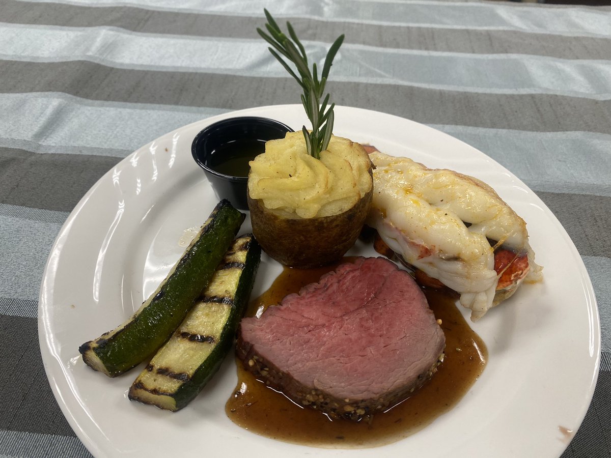 ChefChrisRajner's tweet image. Another @LakesOfSylvania #ThemeDinner is in the books. Delicious Shrimp Cocktail Martinis followed by Whole Roasted Beef Tenderloin, Succulent Lobster Tails,  Stuffed Potatoes and Grilled Asparagus! @TrilogyLiving #TheTrilogyDifference #TrilogyChefsRoxk