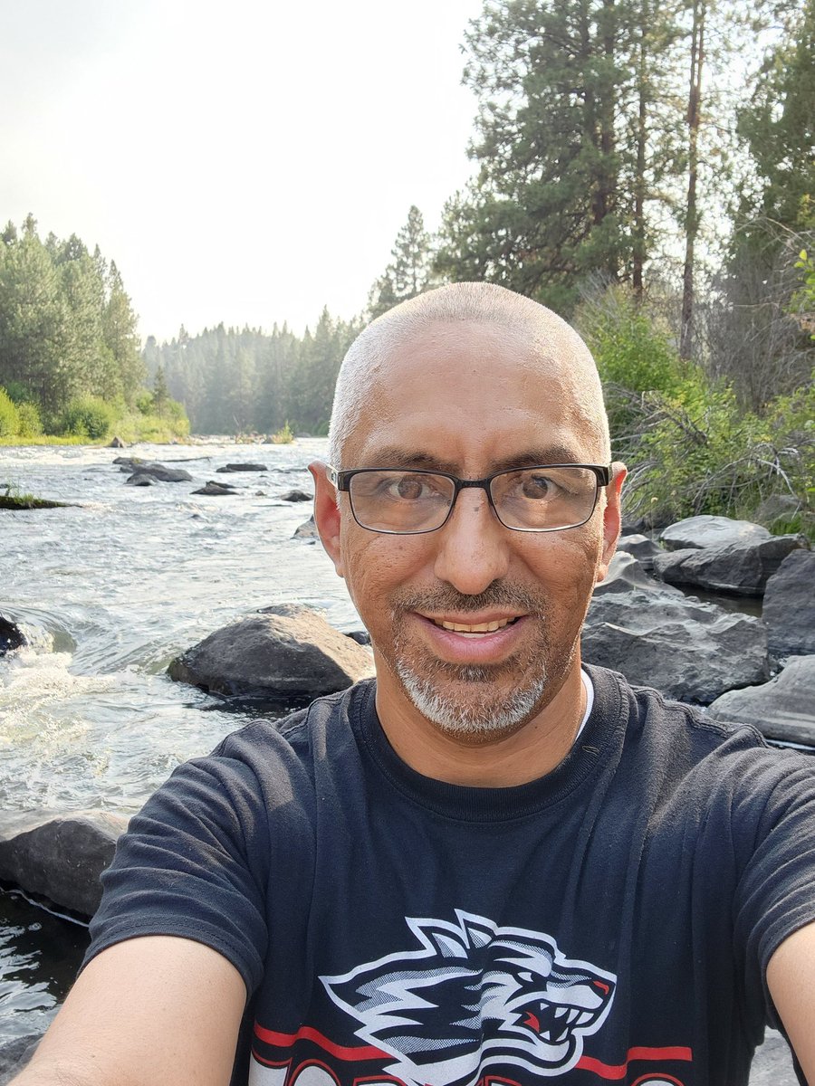 JoseLSilvaSmith's tweet image. Day 5 @osu_cascades for the @exploringcs PD. Exploring Bend, Oregon! โค๏ธ๐๐ #TISDProud #exploringcs