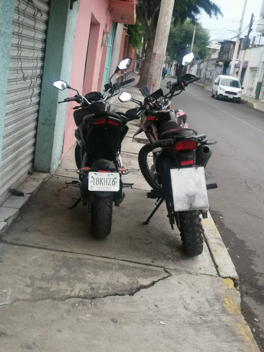 mausirr's tweet photo. ¿Por dónde debemos caminar los peatones si están estas dos motocicletas obstruyendo el paso?
@TlahuacRenace
 
@LaSEMOVI
 
@locatel_mx 

#denuncia
Gitana casi esquina Fco. J Ayon
La Nopalera https://t.co/OUg7DoKKOx
