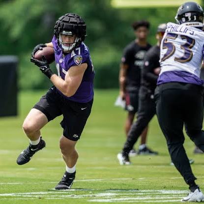RavensMX_'s tweet photo. 2️⃣ Aunque el primer día de la ofensiva fue dominante, en el segundo día se notó un ritmo más lento y falta de atención. Lamar Jackson tuvo altibajos en su precisión, pero el TE Novato Travis Vokolek se destacó con cuatro recepciones. 🏈🎯 https://t.co/qHfPtNOBr3