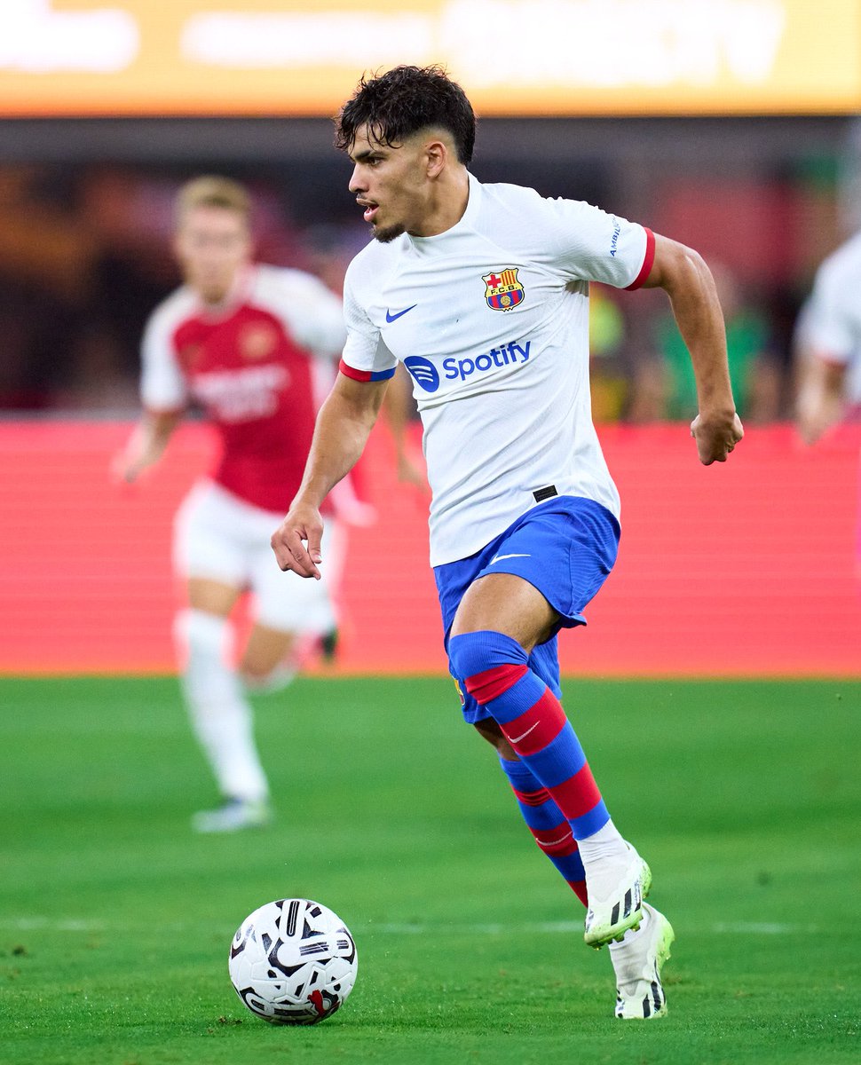 Somhiseremfcb's tweet image. 🤔 ¿Te gustaría que Ez Abde se quede en el Barça?

❤️ SI

🔁 NO