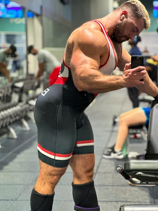Thickness Thursday: singlet leg day edition https://t.co/X7W4AWZkvM<a href="/tag/thirstythursday"class="tags"><span>#thirstythursday</span></a>
