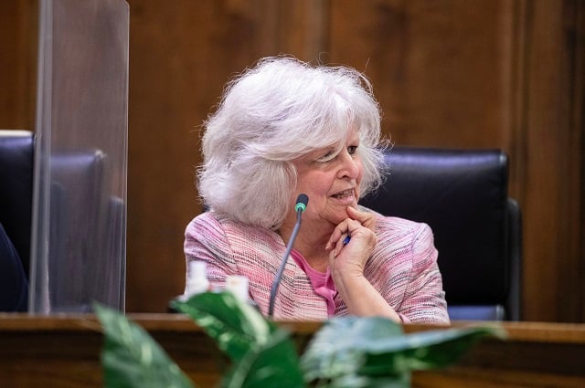 Clarkston, GA — Clarkston City Manager Shawanna Qawiy, who has faced allegations of creating a toxic work environment and questions about how the city has awarded contracts, will keep her job through January, if not longer.

City Councilmember Susan Hood, who was one of three