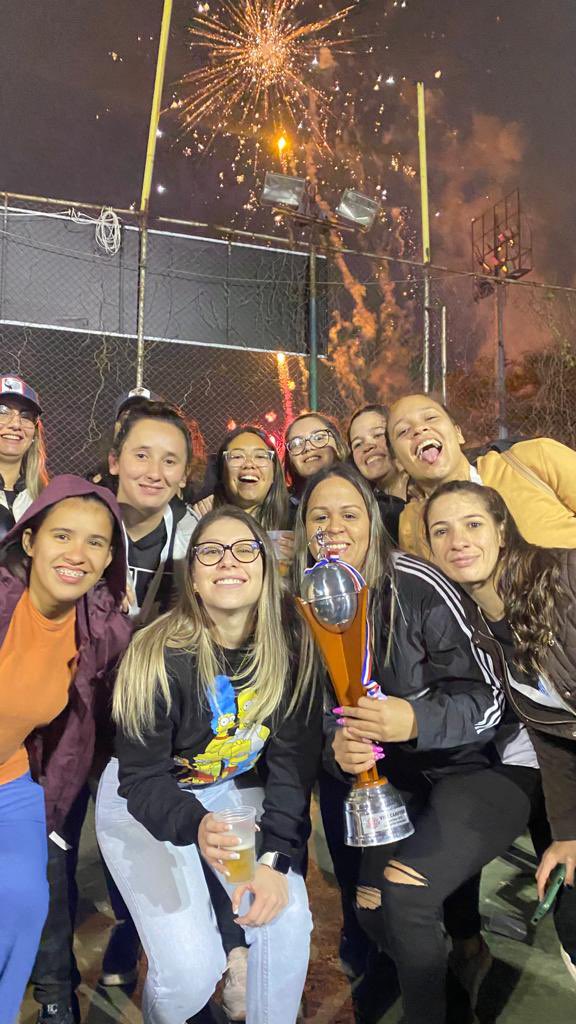 FPTFem's tweet photo. Dicen q lo más lindo que te deja el fútbol son las amistades, y tenemos cero dudas de eso😍
¡Orgullosos de ellas! En el podio en ambas participaciones y una vez más dejando el nombre en alto❤️🖤Esta vez no quiso ser, pero el fútbol tiene revanchas🤝🏼Hasta pronto @ligadetuiteros 👋🏼 https://t.co/bRRmFeSDNi