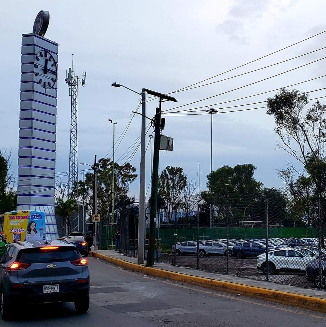 PuntoMedioEdo's tweet photo. 📍🙉🚘 Cuautitlán #Izcalli... "la cuna" del Ford Mustang eléctrico.

Los patios de la empresa Ford, ubicada en el municipio, están "repletos" de vehículos para distribuir por todo el mundo.

La compañía, está innovando en la producción de autos amigables con el medio ambiente. https://t.co/U4AS1eVFOV