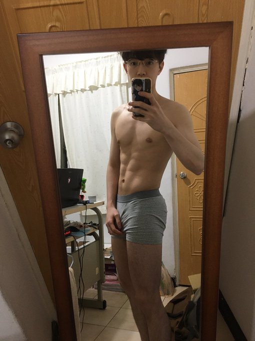 有鏡子了 https://t.co/Z5ZTtO8Vcv