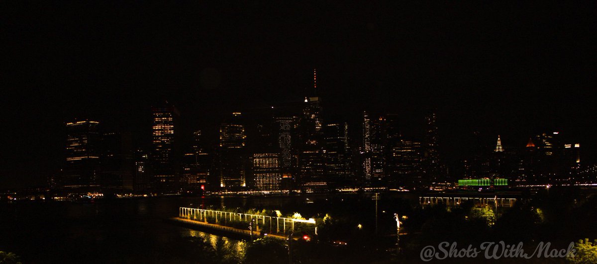 ShotsWithMack's tweet photo. Views From The #BrooklynHeightsPromenade At Night 🌃 https://t.co/At6mzt9odm