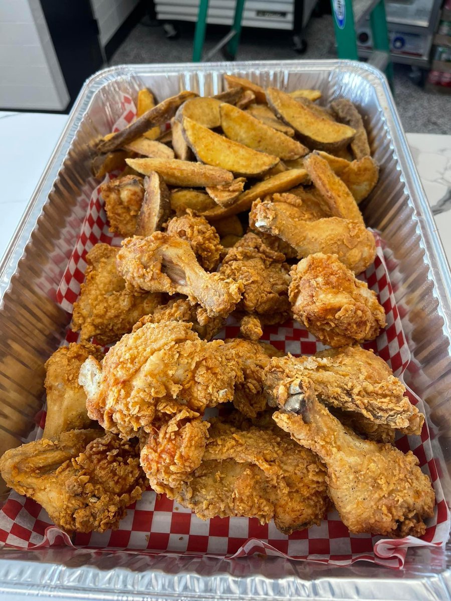 Well it’s official!

The date set for Ralph’s Fried Chicken’s Grand opening will be Monday July 31.  

We can’t wait to see you all and it will be our family’s honor to serve Edmonton once again. 

10807 Castle Downs Road
12 noon 
Everything we serve is Halal!
#Yeg