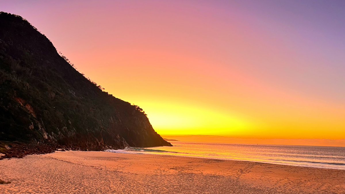 CathyStapleton's tweet photo. This week has been truly magical - this shot taken from Zenith Beach at sunrise 🌄 https://t.co/7CjJAqW44S