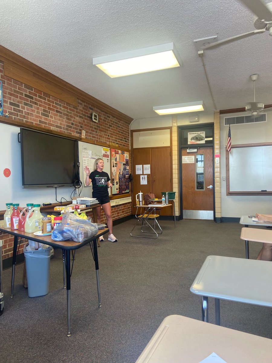 cmueaglesXCTF's tweet photo. CMU Athletic Student Association President @kj_johnson01 spoke today at the @KewpieXC camp. Her topic: Nutrition. 
#EarnYourWings https://t.co/RCVvZRizfq
