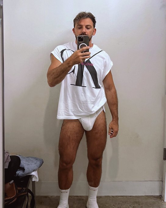 Nothing fits! Once again 😅 https://t.co/1FPDcHUq66