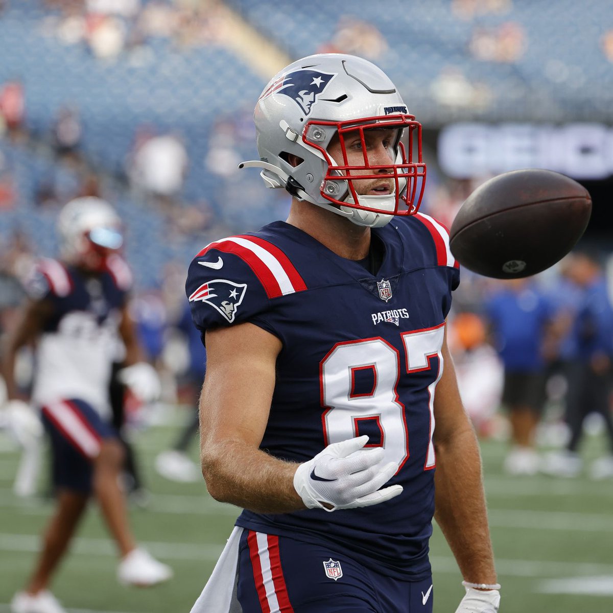 nesportreview's tweet photo. A player that stood out to me at Patriots training camp is Matt Sokol and here is why: 

Matt Sokol the Six foot, five inch 258 pound tight end was on FIRE today at Patriots training camp.

Sokol was great in the Red Zone. 

The big bodied tight-end recorded multiple catches, Including touchdown reception vs DB Jalen Mills. 

Here are some more key components of Matt Sokol game stood out to me and why:

Ability to make contested catches ✅

Run Blocking ✅

Route running ✅

-Ability to make contested catches

Sokol was great in the red zone, especially when he caught a touchdown vs Jalen Mills (DB). 

-Run Blocking 

Sokol was on the second team offense today and he was leading the way during the run plays. The 6'5" TE is solid at blocking and gets the job done. 

-Route Running

The route running is good. Having the ability to run routes and be able to box out the defender is key in the NFL. Throwing a jump ball to Sokol, there is a very good chance he will come down with the ball. A quick 50/50 ball in the Red Zone is ideal. 

Keep a eye on Matt Sokol during the Patriots training camp/Preseason! 

#Patriots   #ForeverNE  #PatsCamp