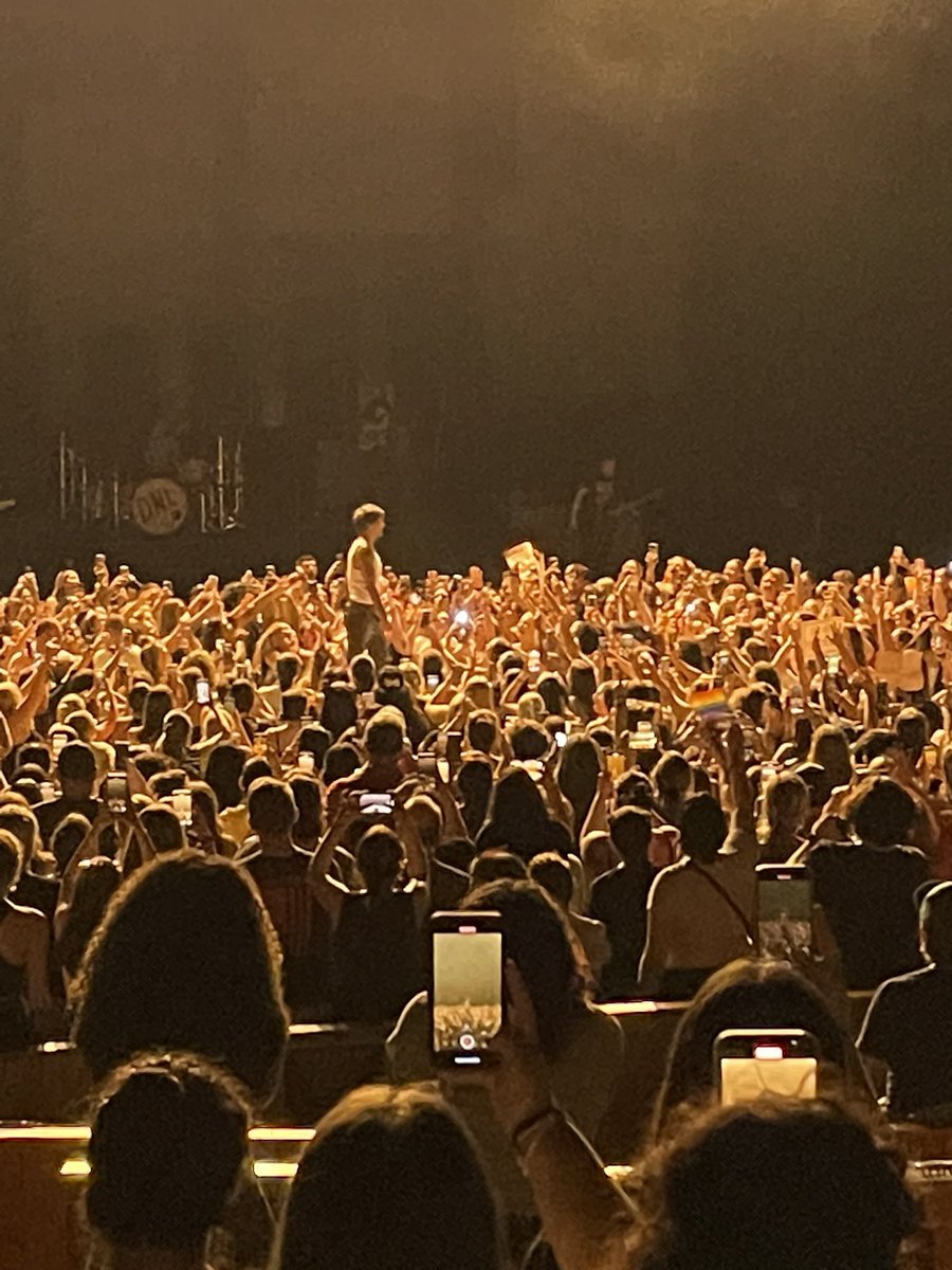 HLDTour's tweet photo. Louis IN THE CROWD. 
#FaithInTheFuturePhiladelphia 
7.27.23

📸: obviouslyAdogtr https://t.co/uJQSXs6HS4
