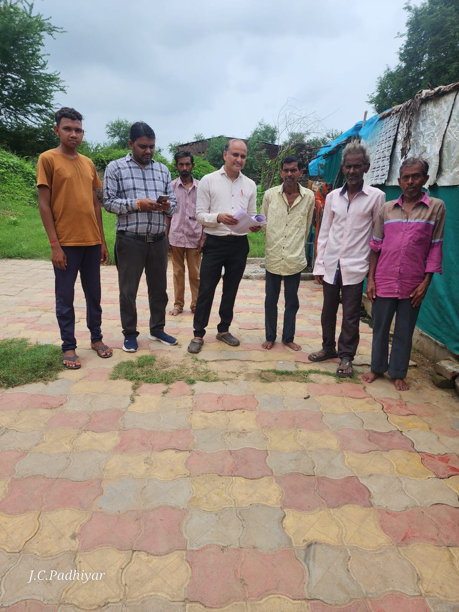 ચૂંટણીપંચની સુચનાનુસાર તા-૨૧-૦૭-૨૩ થી  શરૂ થયેલ હાઉસ ટુ હાઉસ વેરીફિકેશન કામગીરી અંતર્ગત ૧૧૦- આંકલાv વિઘાનસભા મત વિસ્તાર હેઠળના આંકલાવ તાલુકાના BLOશ્રી દવારા  H2H સર્વે કામગીરી કરવામાં આવી. 
#ECI #sveep #ceogujarat #loksabhaelection2024 #dydeoAnand @CollectorAnklav <a href="/CEOGujarat/">Chief Electoral Officer, Gujarat</a>