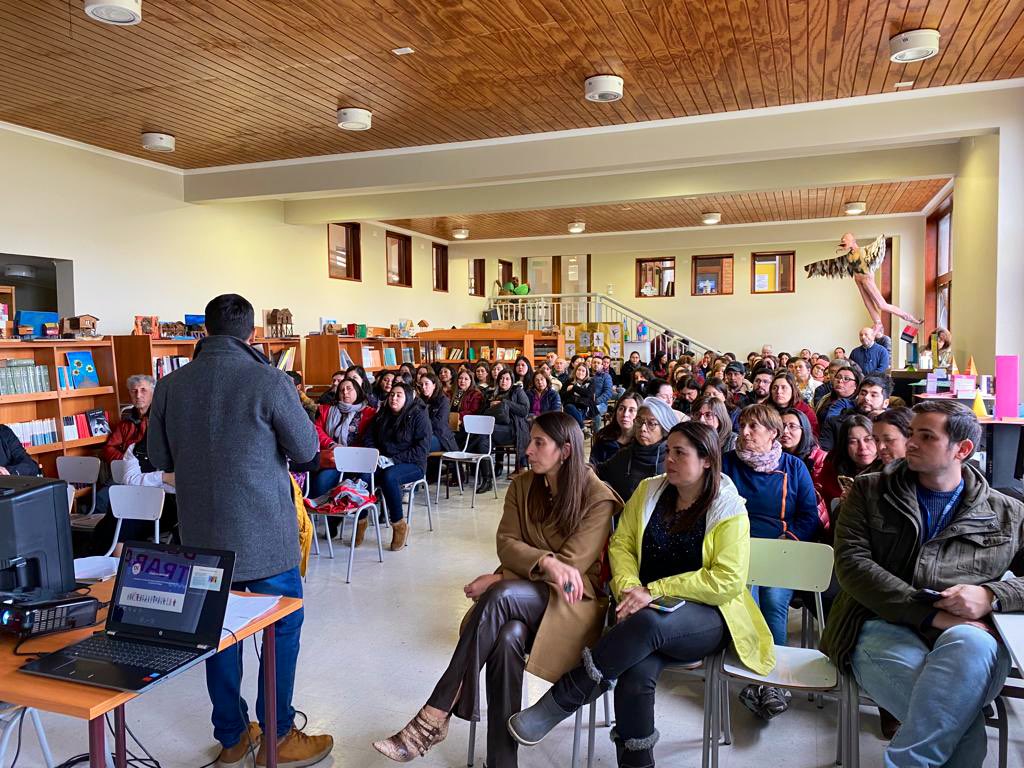 drtloslagos's tweet photo. 🧵En #CuracodeVelez el día 25/07 la #IPTCastro junto a la Corp. Municipal se realizó difusión de normativa laboral q contó con más de 100 docentes y asistentes de la educación, con la presencia de la alcaldesa, Javiera Yáñez , y el Presidente de COMPIN regional, Carlos Salinas 👉🏻 https://t.co/XRA4jV6sfg