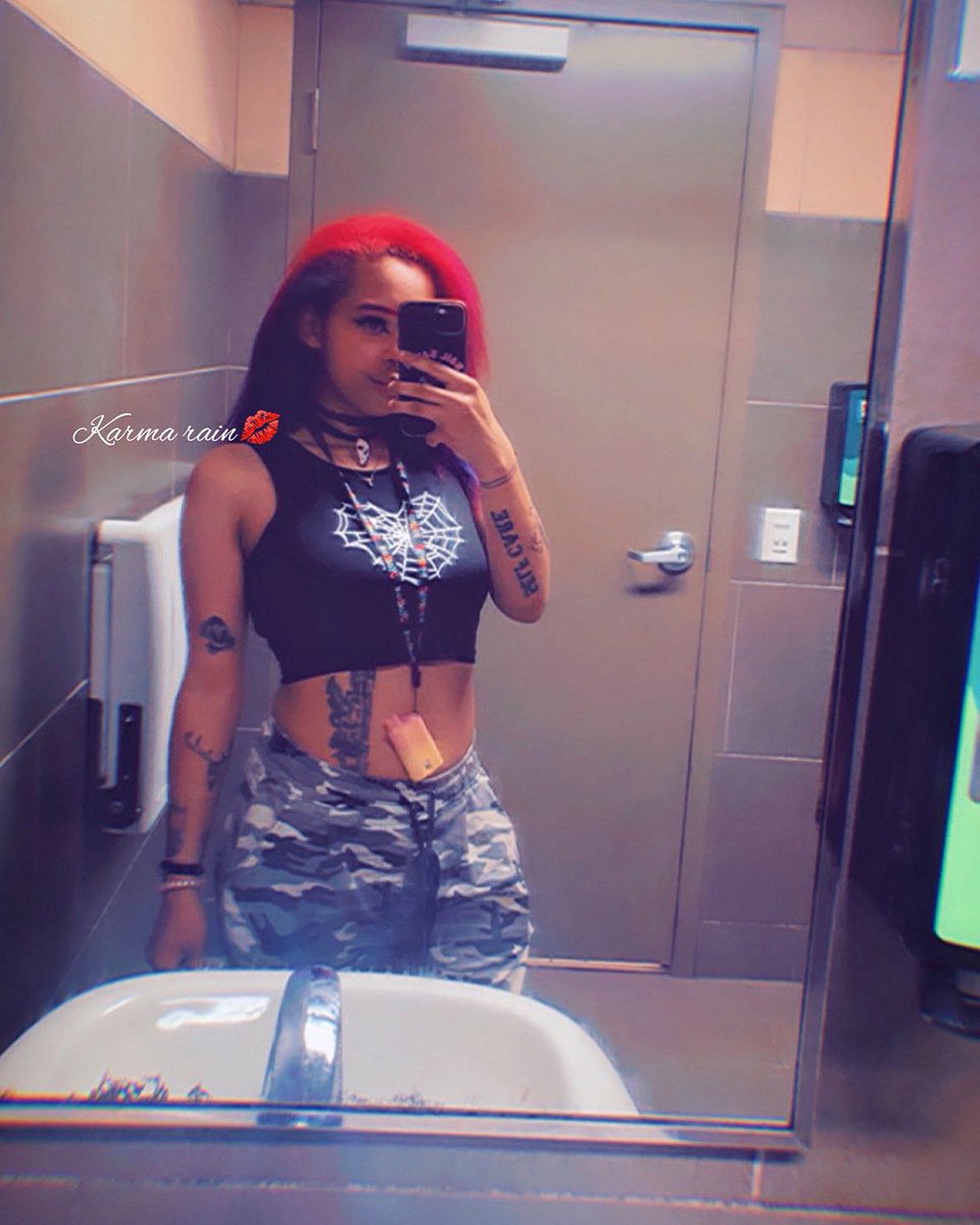 grungebaby420's tweet image. Changing my life for the better tonight🖤

 #gettingsober
